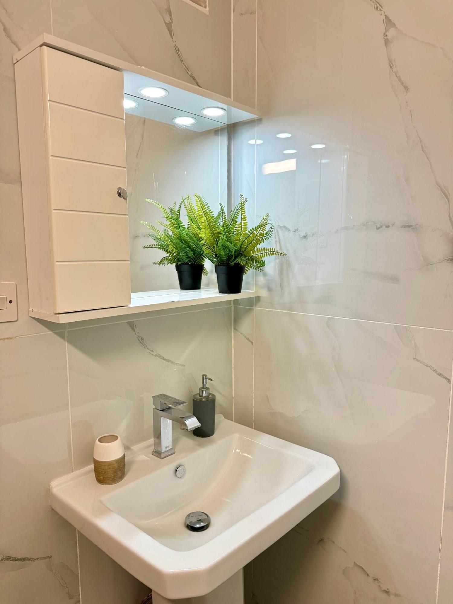 Dub House Apartment Paphos Ngoại thất bức ảnh