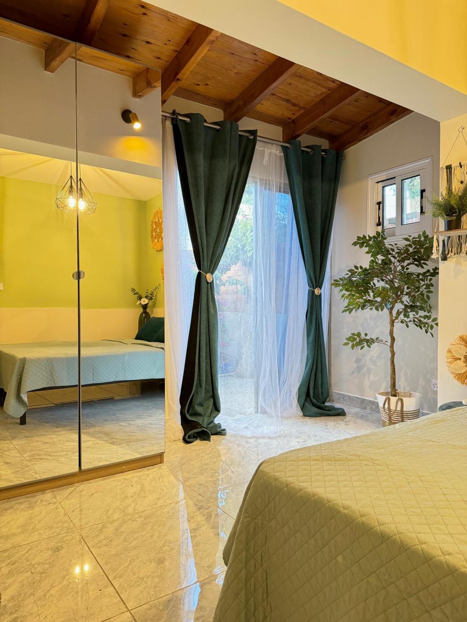 Dub House Apartment Paphos Ngoại thất bức ảnh